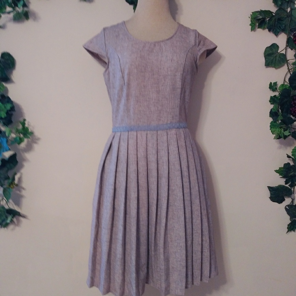 Fleet Colletion Classic Pleated Mini Dress in Light Lavender